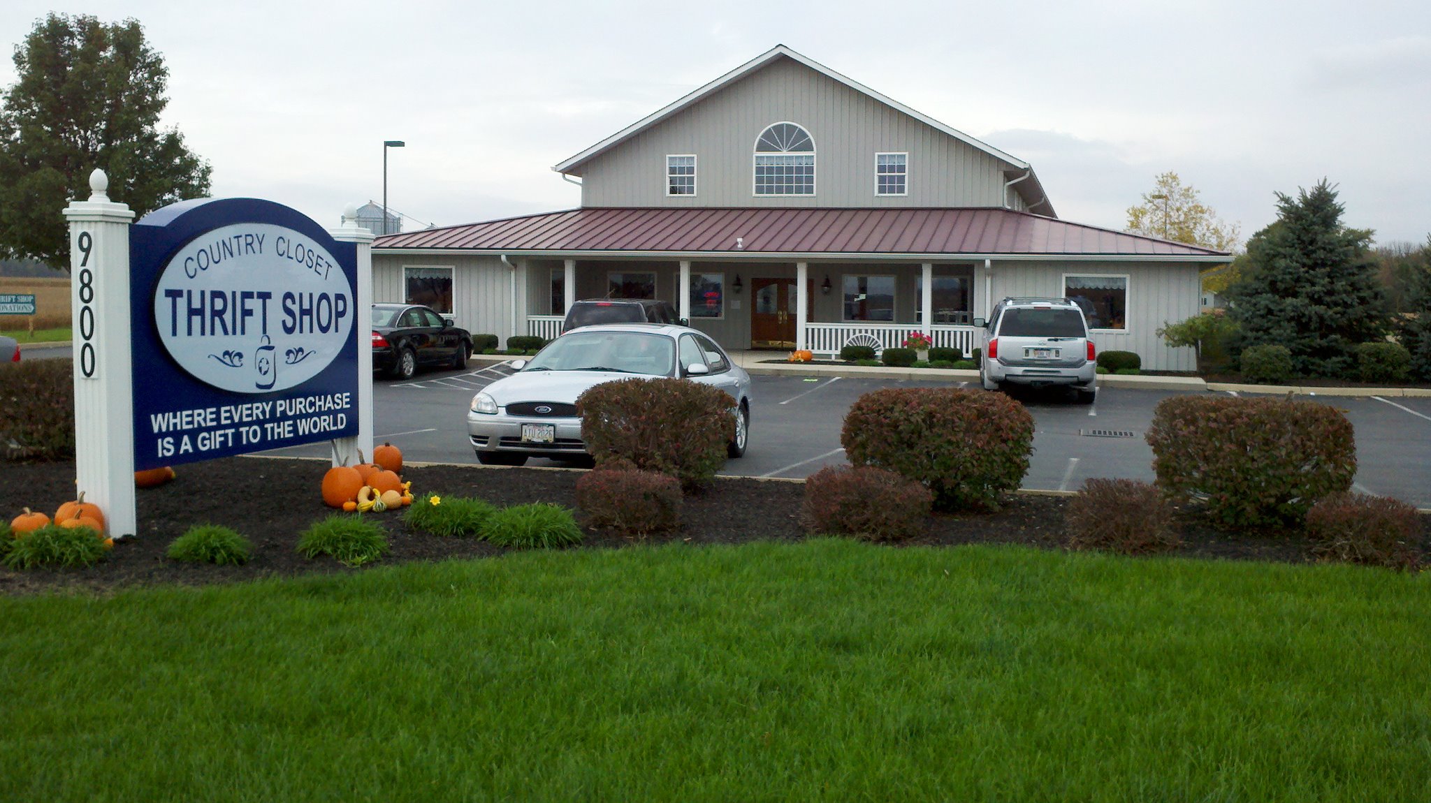 The Country Closet Thrift Shop buidling in rural Ohio