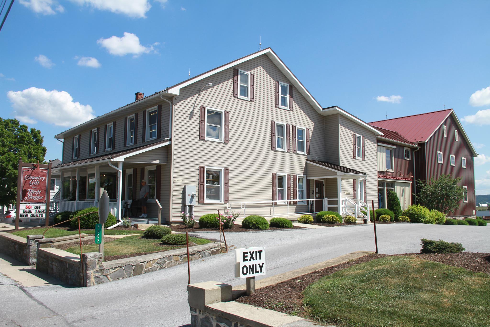 Country Gift & Thrift Shoppe storefront